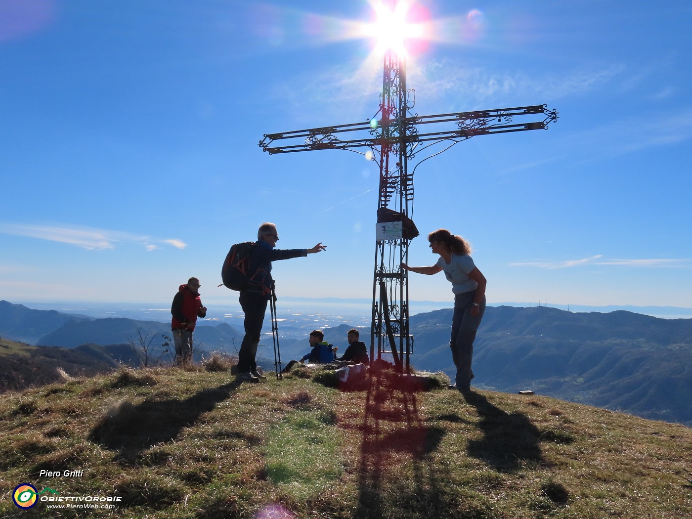 24 Alla croce di vetta dello Zuc de Valmana (1546 m) .JPG